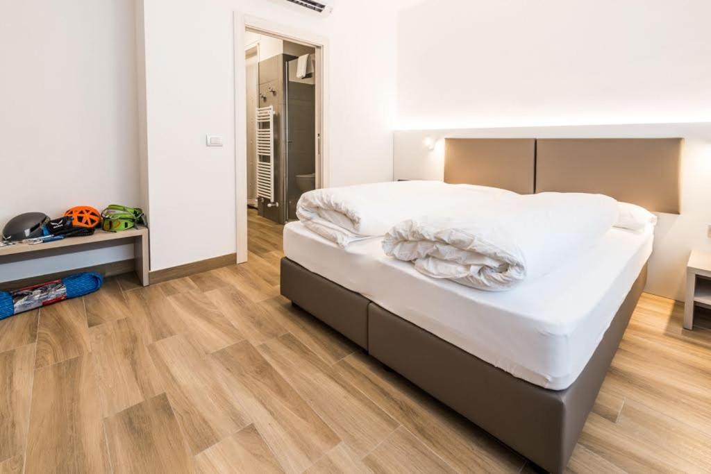 Albergo Garni Francesco Torbole Sul Garda Exterior photo