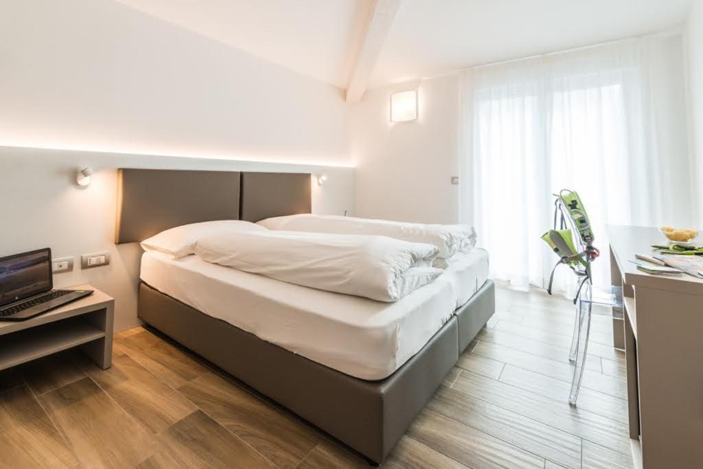 Albergo Garni Francesco Torbole Sul Garda Exterior photo