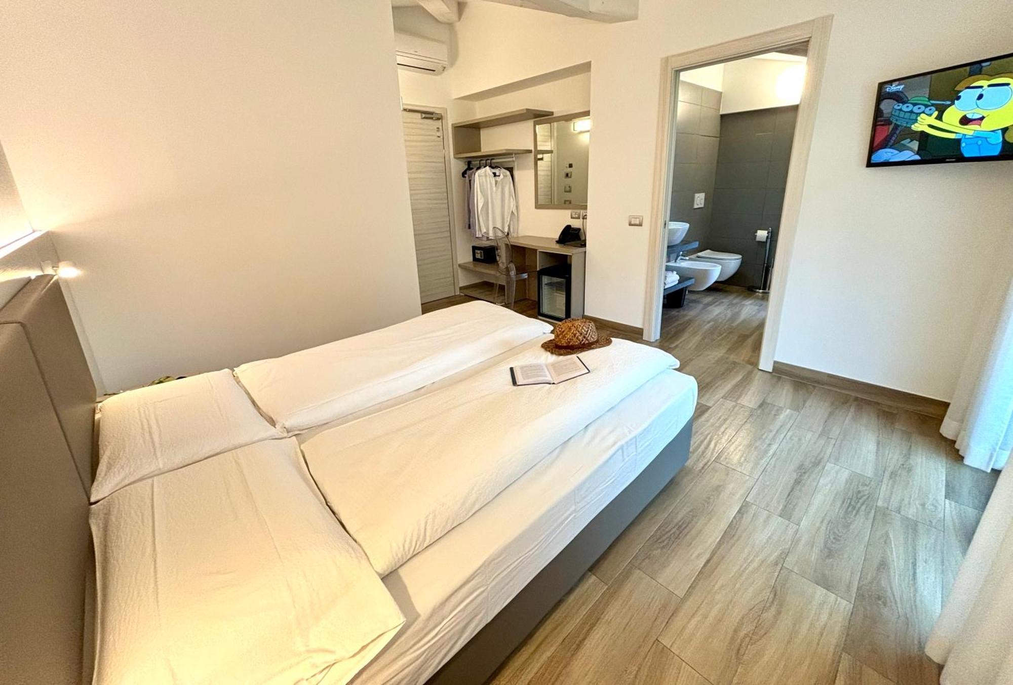 Albergo Garni Francesco Torbole Sul Garda Exterior photo