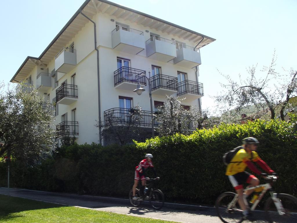 Albergo Garni Francesco Torbole Sul Garda Exterior photo